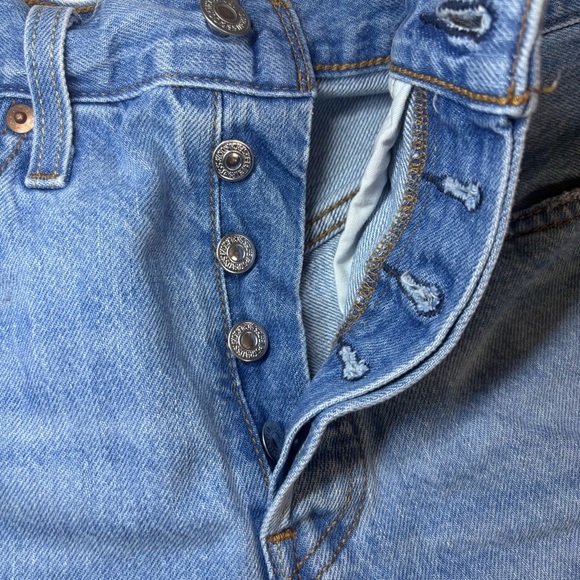 Levi’s 501 High Rise Distress Shorts - Picture 4 of 11